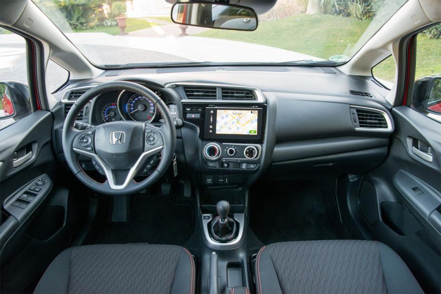 Торпедо Honda Jazz Dynamic 2017 года  (WW) (фото 24 из 41)